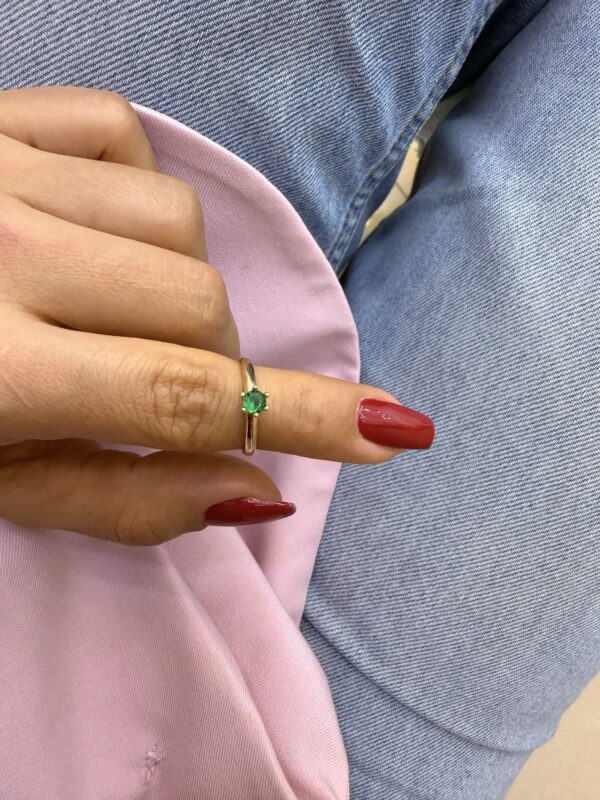 Anillo solitario verde